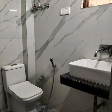 Hotel Yatri International Yeni Delhi Dış mekan fotoğraf