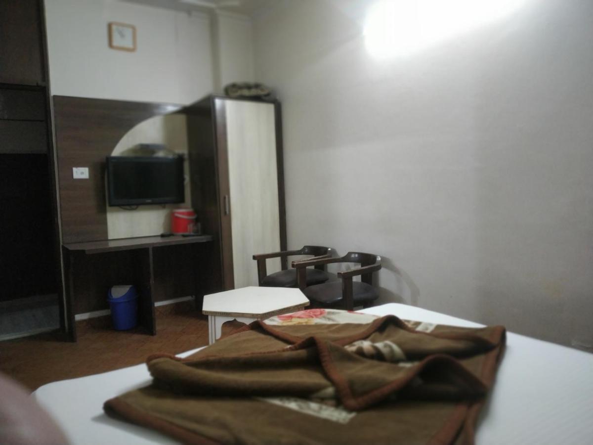 Hotel Yatri International Yeni Delhi Dış mekan fotoğraf