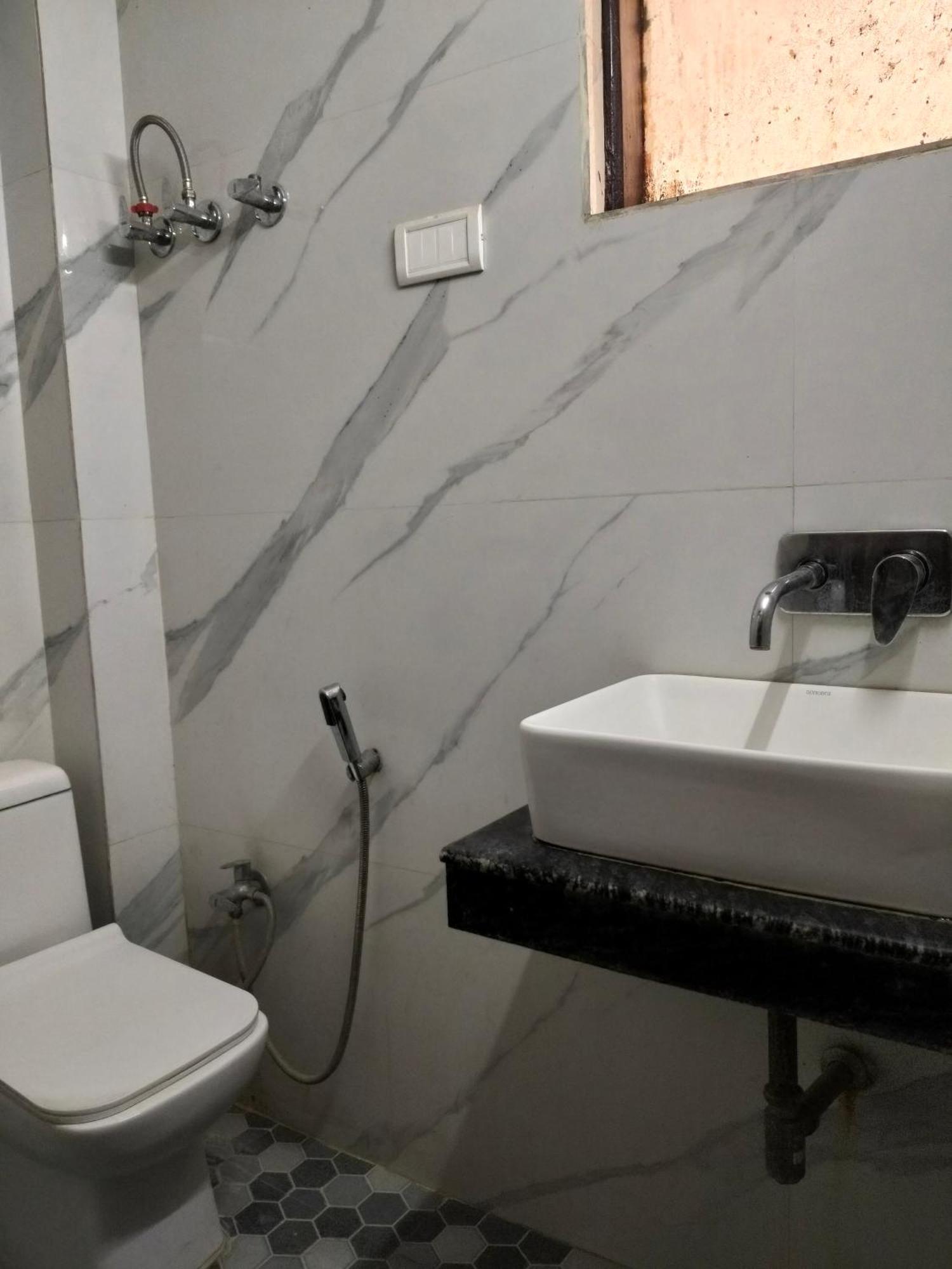 Hotel Yatri International Yeni Delhi Dış mekan fotoğraf
