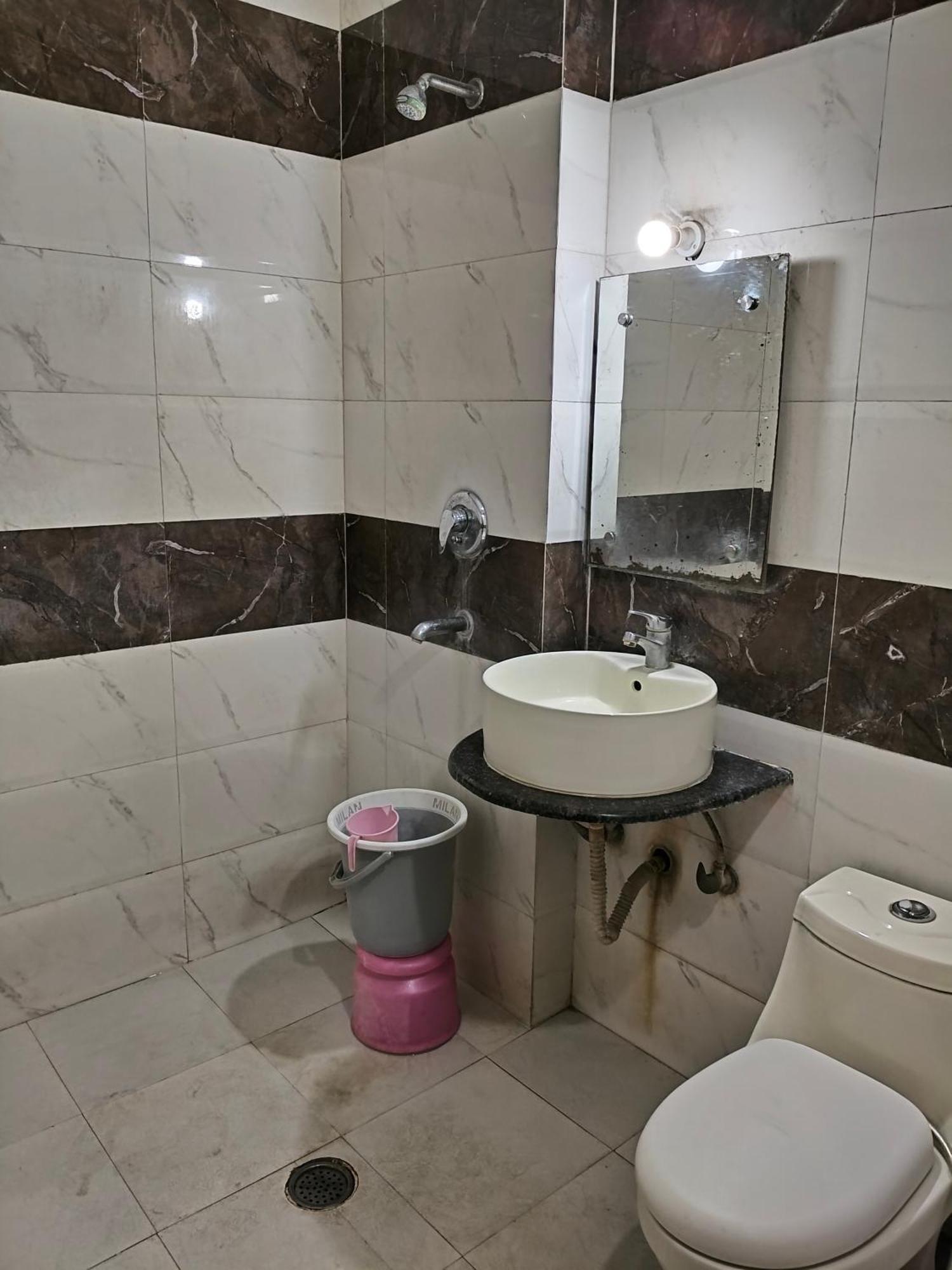 Hotel Yatri International Yeni Delhi Dış mekan fotoğraf