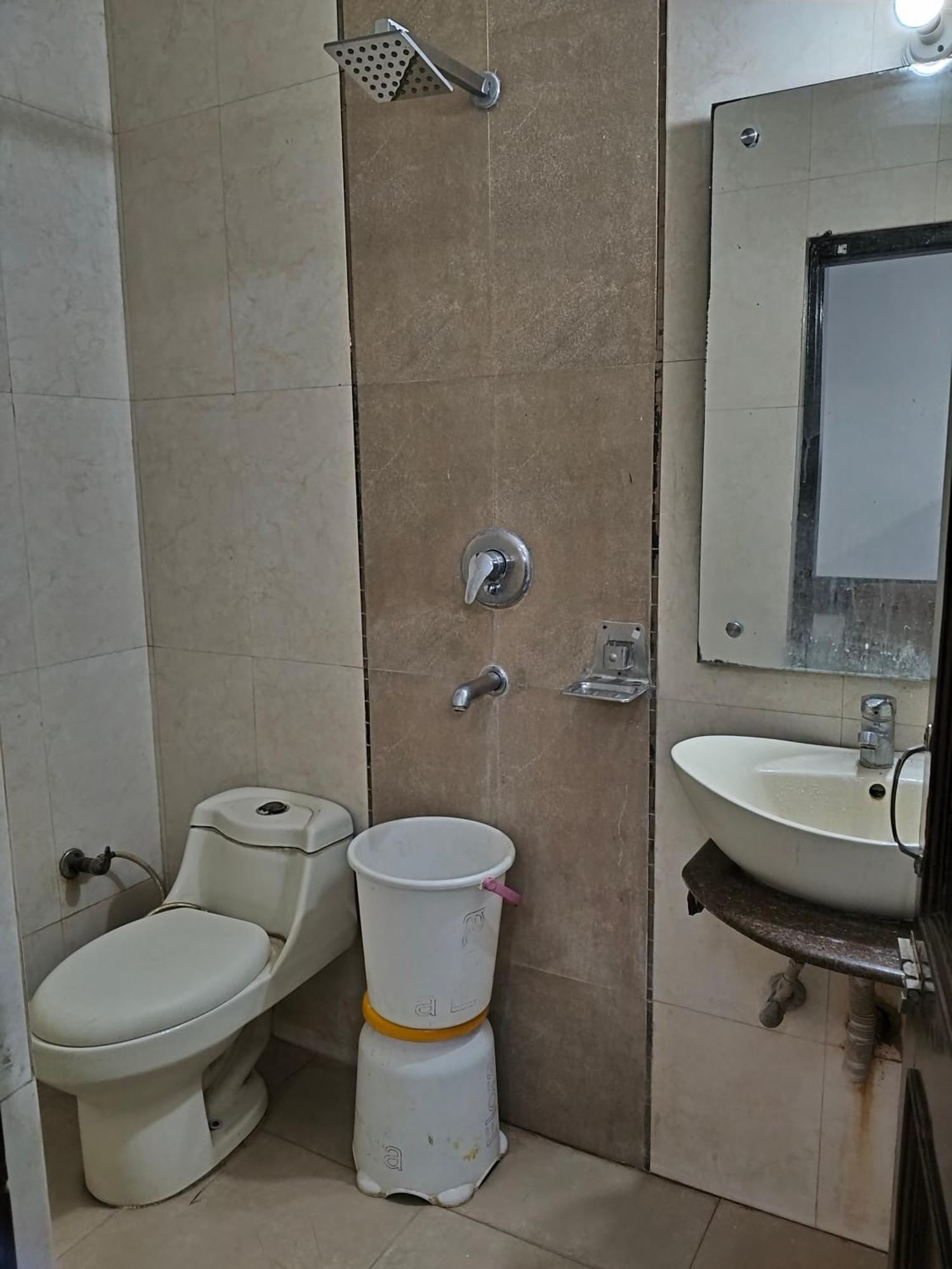 Hotel Yatri International Yeni Delhi Oda fotoğraf