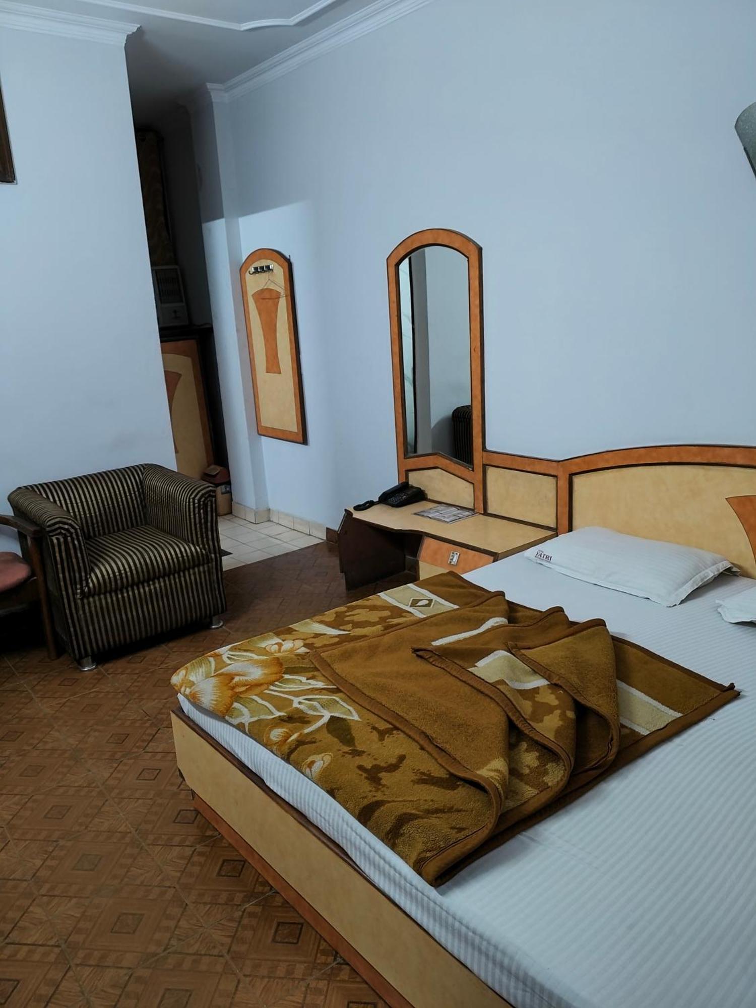 Hotel Yatri International Yeni Delhi Oda fotoğraf