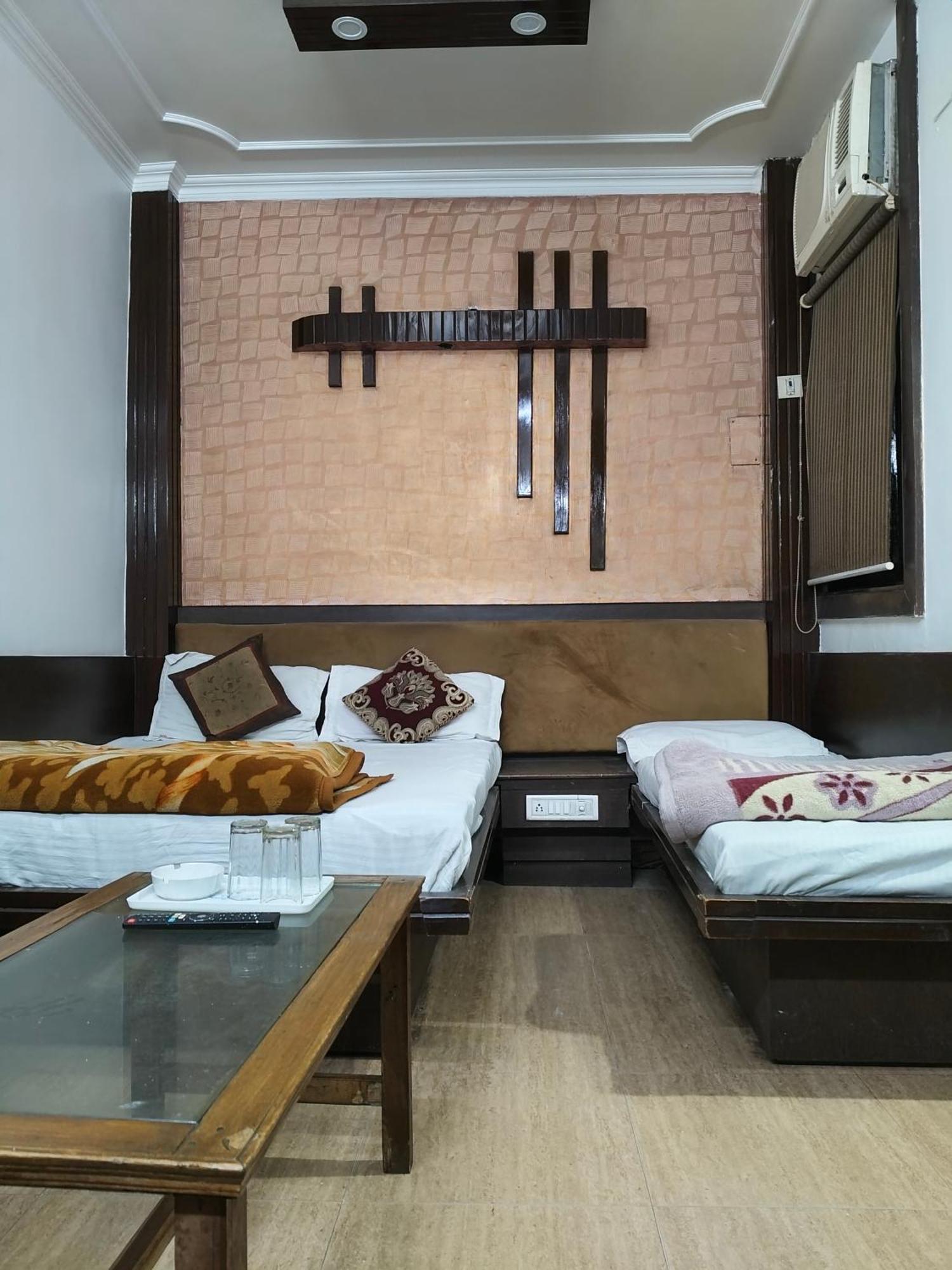 Hotel Yatri International Yeni Delhi Dış mekan fotoğraf