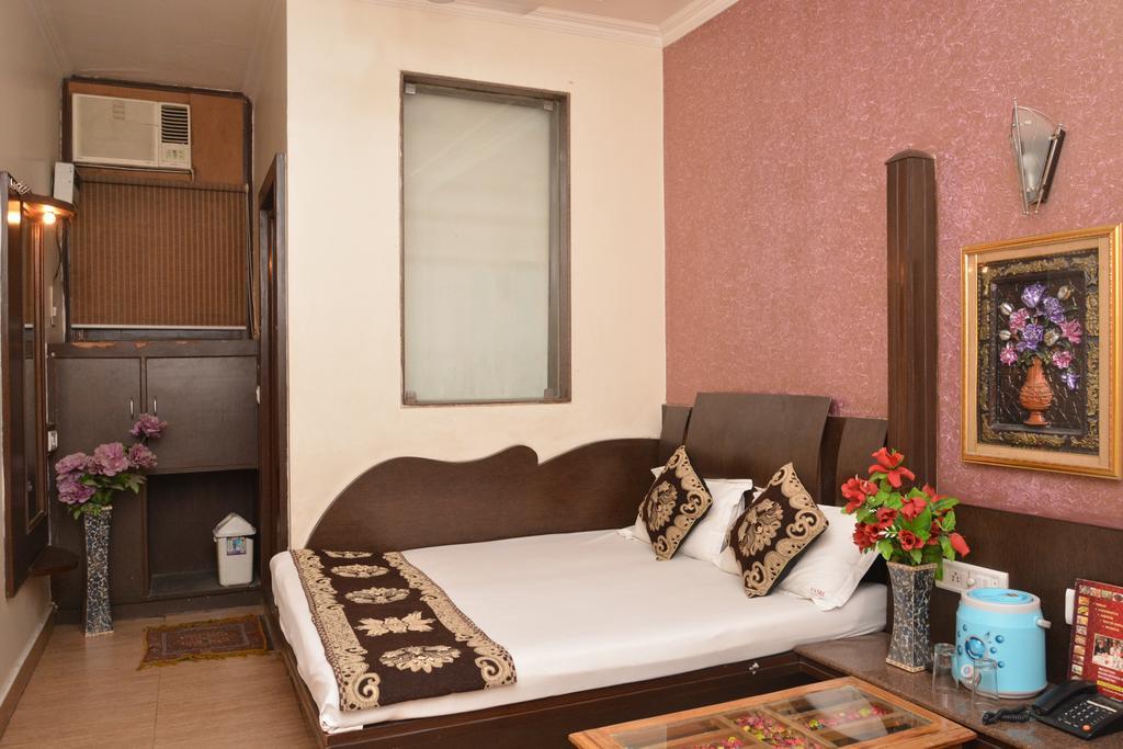 Hotel Yatri International Yeni Delhi Dış mekan fotoğraf