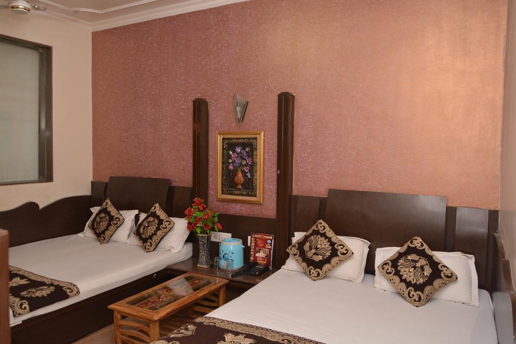 Hotel Yatri International Yeni Delhi Dış mekan fotoğraf