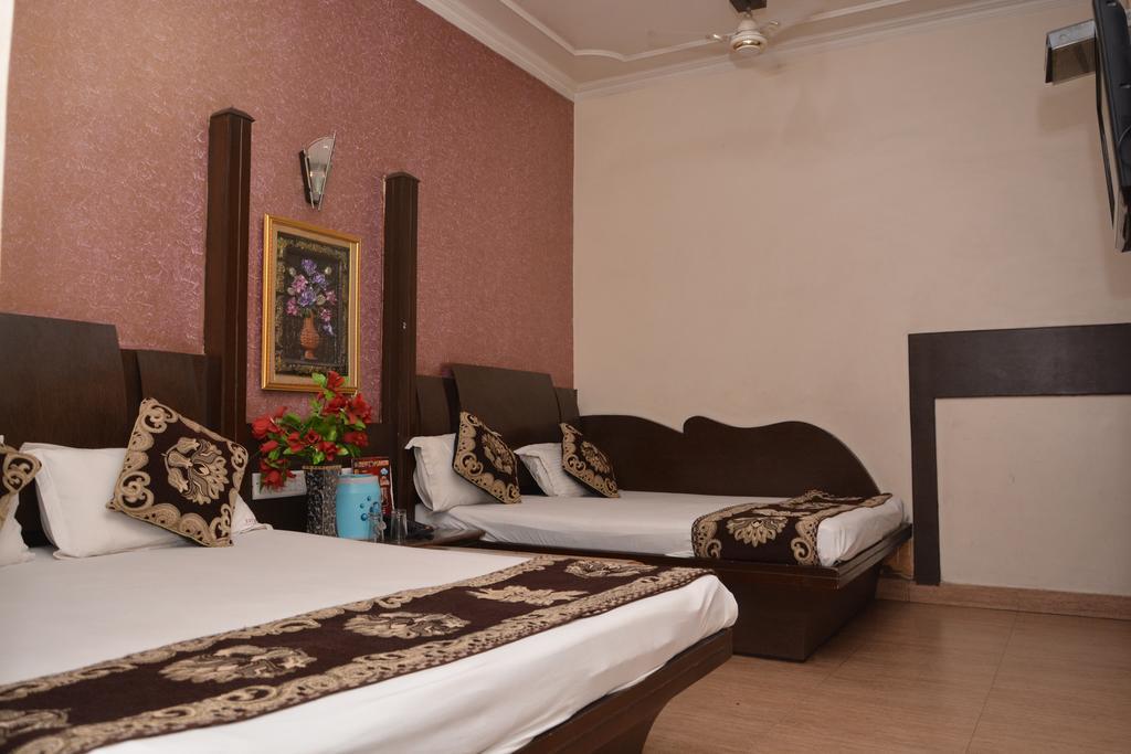 Hotel Yatri International Yeni Delhi Dış mekan fotoğraf