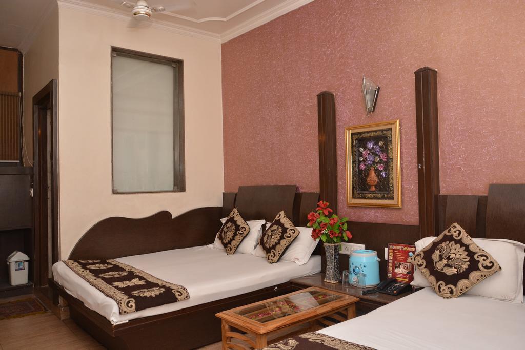 Hotel Yatri International Yeni Delhi Dış mekan fotoğraf
