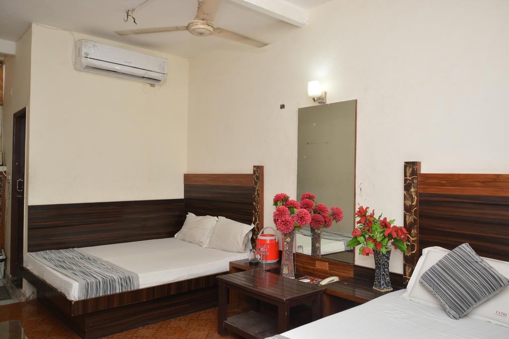 Hotel Yatri International Yeni Delhi Dış mekan fotoğraf