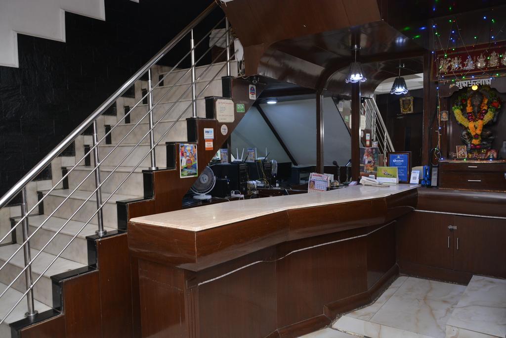 Hotel Yatri International Yeni Delhi Dış mekan fotoğraf