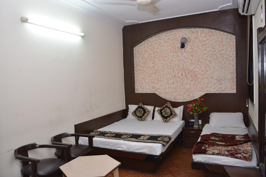 Hotel Yatri International Yeni Delhi Dış mekan fotoğraf
