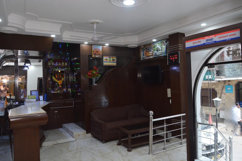 Hotel Yatri International Yeni Delhi Dış mekan fotoğraf