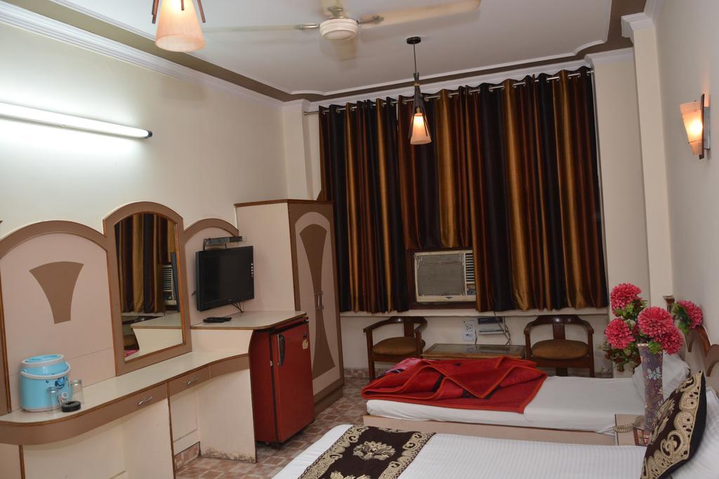 Hotel Yatri International Yeni Delhi Dış mekan fotoğraf